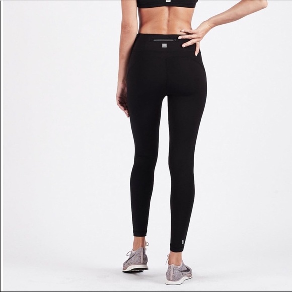 Vuori Pants - Vuori Black Pace High Rise Leggings size Medium